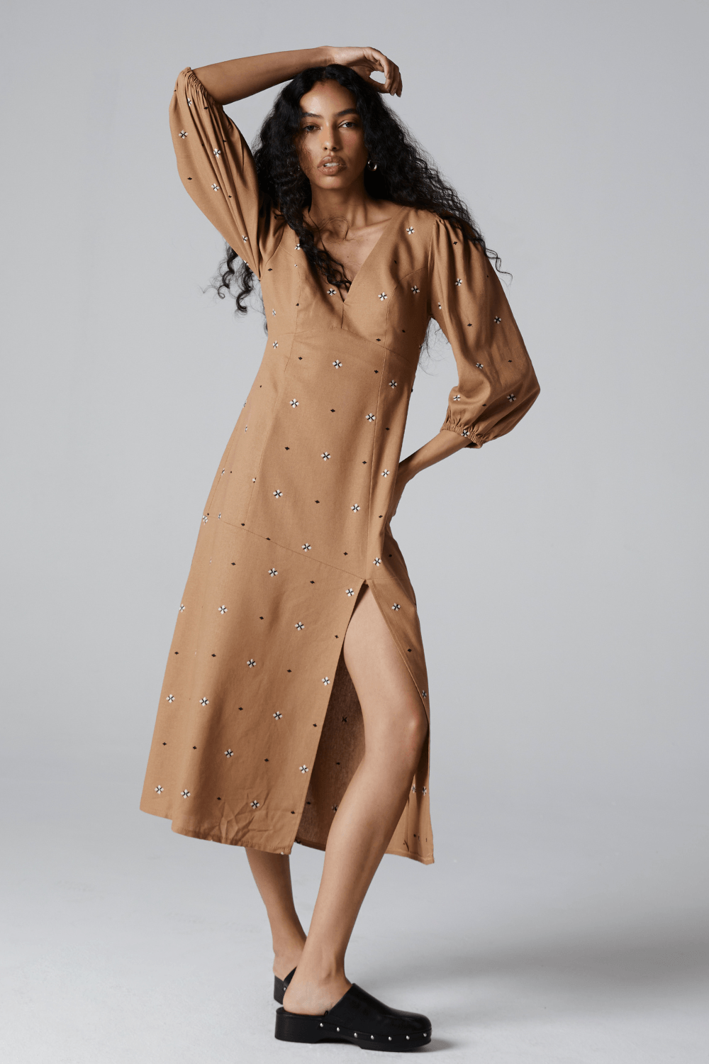 VESTIDO LINHO BORDADO-BEGE ESCURO M - BEGE ESCURO - 315970